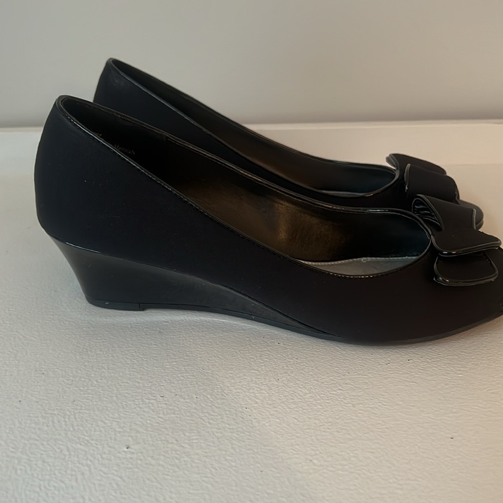 Kelly & Katie Wedges - Picture 3 of 9